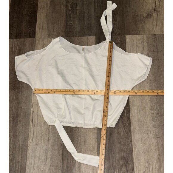 Off-Shoulder White Crop Top With Adjustable Tie Straps By Point - Picture 4 of 6